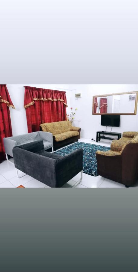 קואלה קנגסאר Homestay Mama Razzin מראה חיצוני תמונה