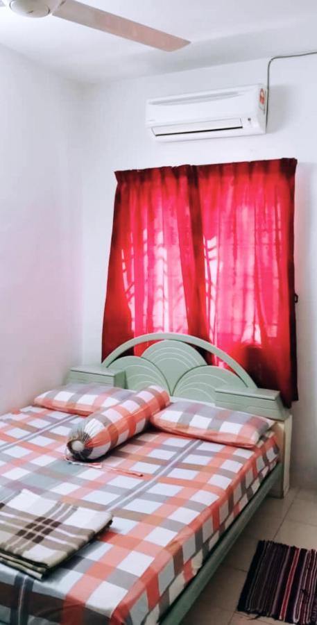 קואלה קנגסאר Homestay Mama Razzin מראה חיצוני תמונה